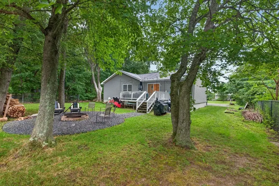 79 Pembroke Ave, Acushnet, MA 02743 - #3