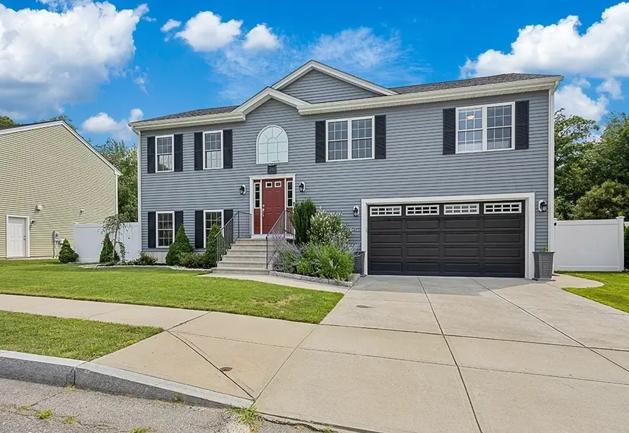 76 Seth Daniel Dr, New Bedford, MA 02745 - #3