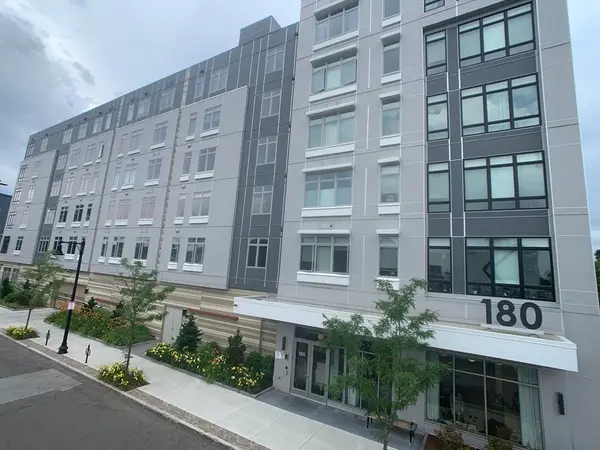 180 Telford St #213, Boston, MA 02135