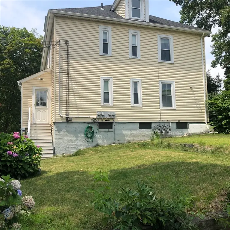 16 California Court, Clinton, MA 01510 - #2