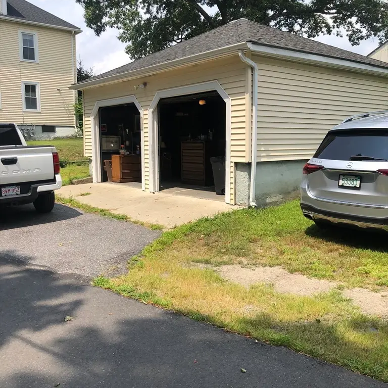 16 California Court, Clinton, MA 01510 - #3