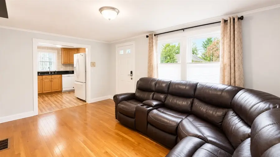 108 Tripp St, Framingham, MA 01702 - #3