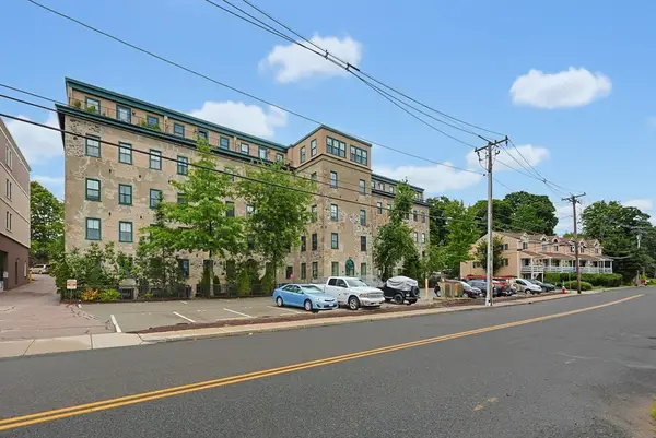 426 Mount Hope St #308, North Attleboro, MA 02760