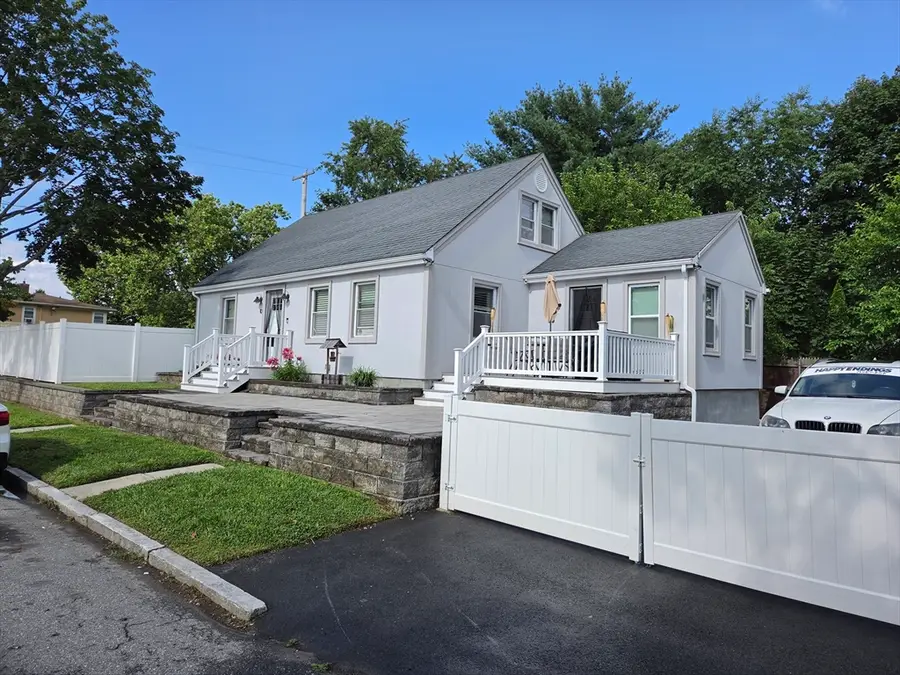 10 Wayne St, Fall River, MA 02721 - #2