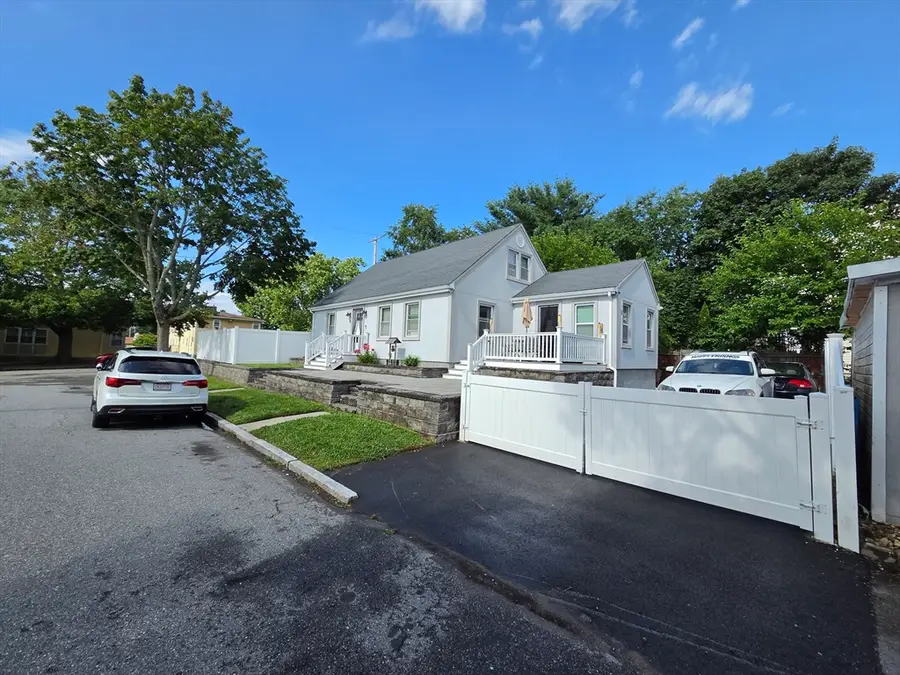 10 Wayne St, Fall River, MA 02721 - #3