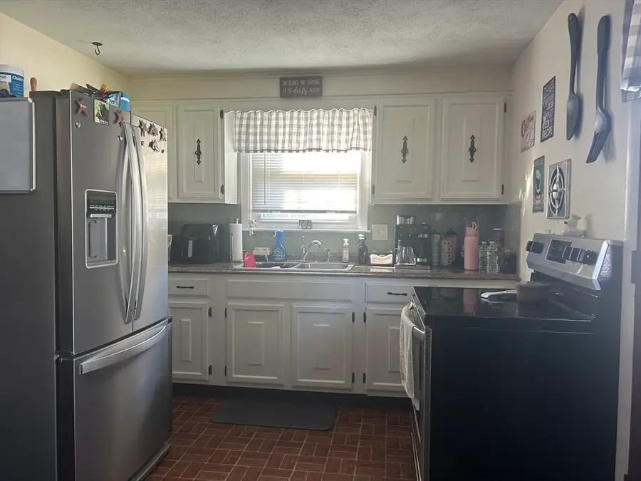 387 Mendon Rd, Attleboro, MA 02703 - #3