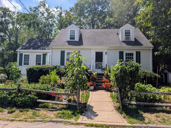 102 Sanford St, Melrose, MA 02176