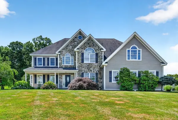 21 Ashwood Cir, Shrewsbury, MA 01545