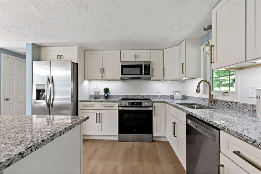 34 Surrey Dr, Plymouth, MA 02360 - #2