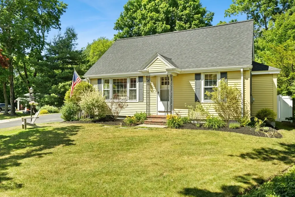 66 Center St, Raynham, MA 02767 - #1