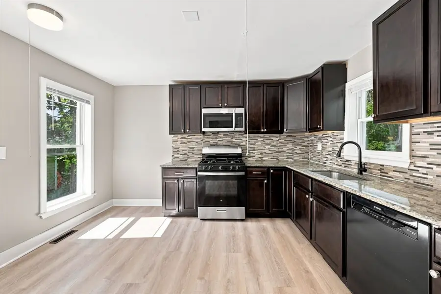 34 W School St, Westfield, MA 01085 - #3