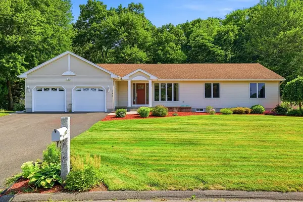 142 Oak Knoll Cir, Ludlow, MA 01056