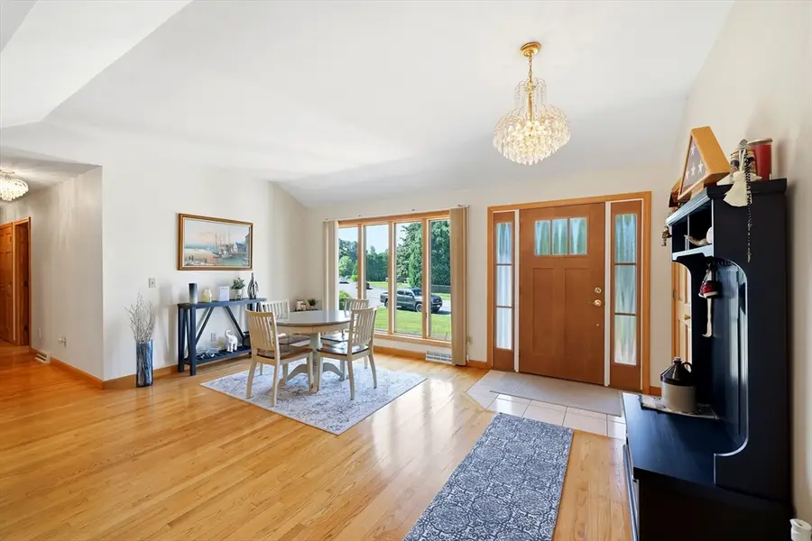 142 Oak Knoll Cir, Ludlow, MA 01056 - #3