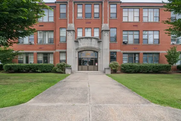 90 Mckinstry Ave #221, Chicopee, MA 01013