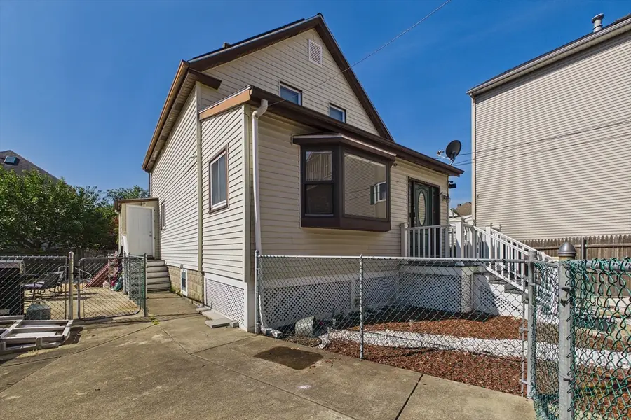 206 Austin St, New Bedford, MA 02740 - #3
