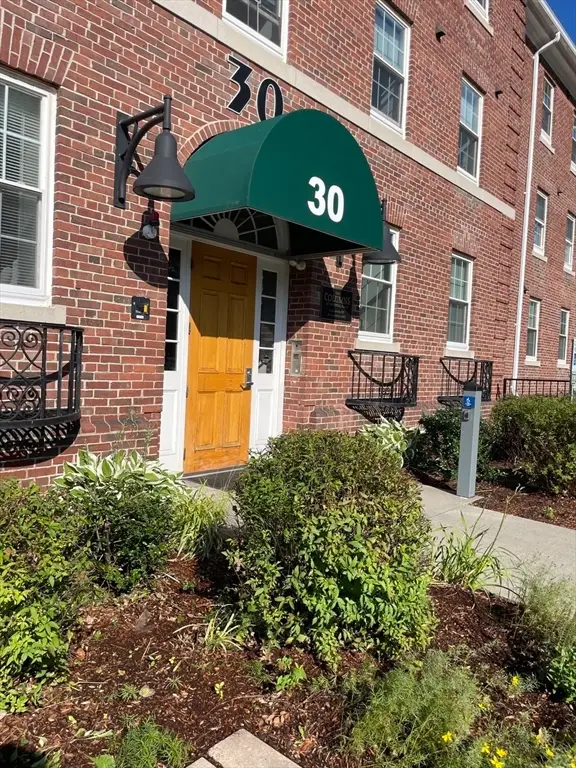 30 Village Hill Rd #304, Northampton, MA 01060