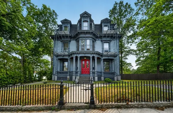 533 Locust St #3, Fall River, MA 02720