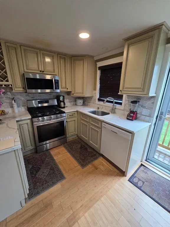 37 Wall St #2C, Worcester, MA 01604