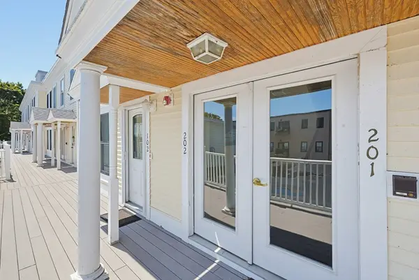 24 S Bulfinch St #201, North Attleboro, MA 02760
