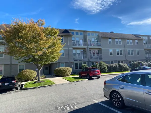 3 Harvest Dr #207, North Andover, MA 01845