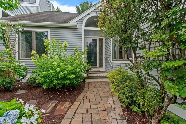 64 Pickwick Way #64, Wayland, MA 01778