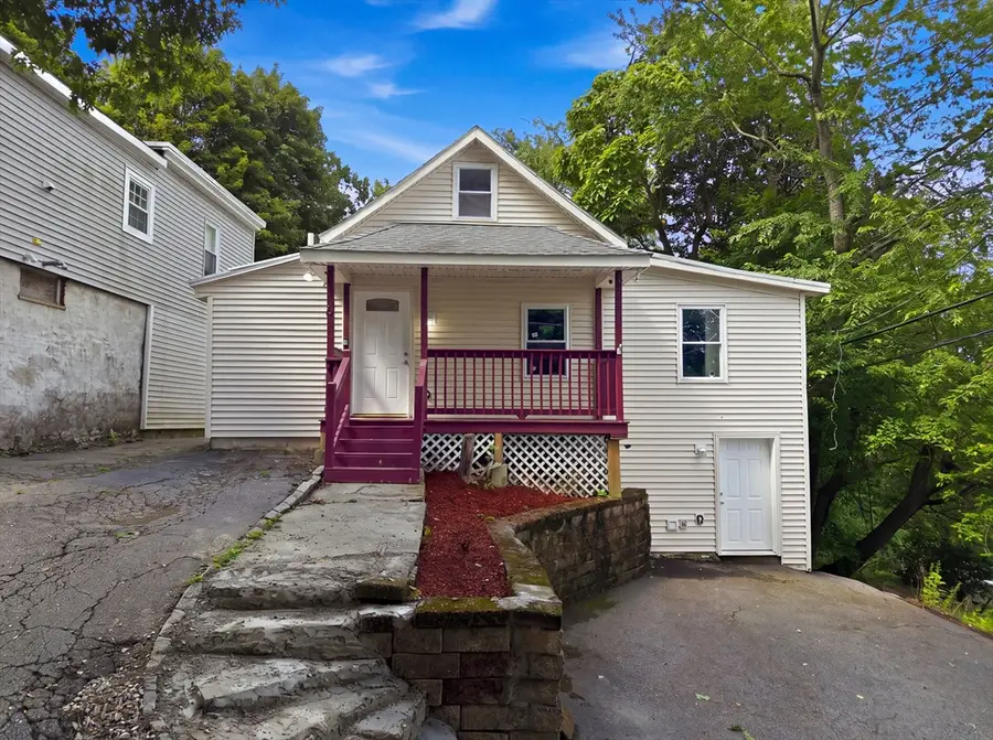8 Hawkins St, Worcester, MA 01604 - #2