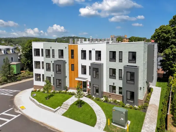 34 Oak Street #304, Boston, MA 02136