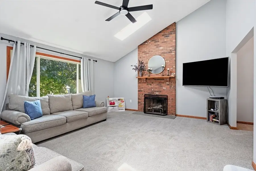 54 Hampden Ln, Agawam, MA 01001 - #3