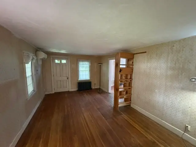 203 Willow St, Stoughton, MA 02072 - #3