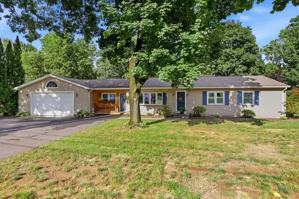8 Linwood Dr, Wilbraham, MA 01095