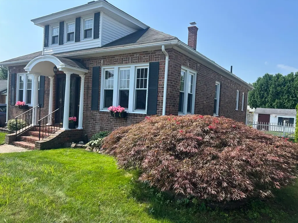 61 Catherine St, Chicopee, MA 01013 - #1