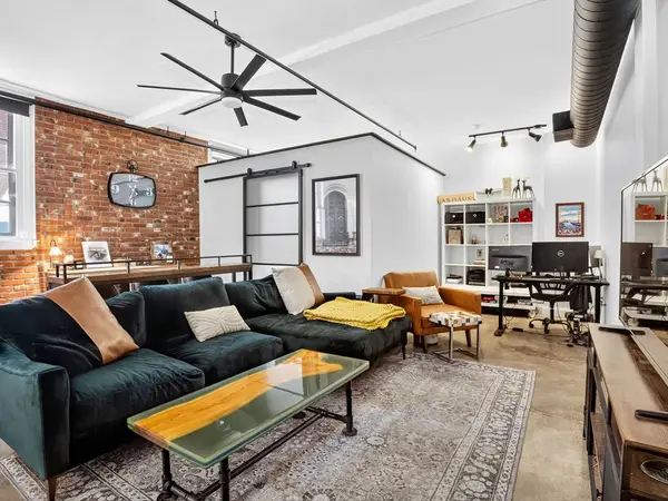 7 Crombie St #4, Salem, MA 01970