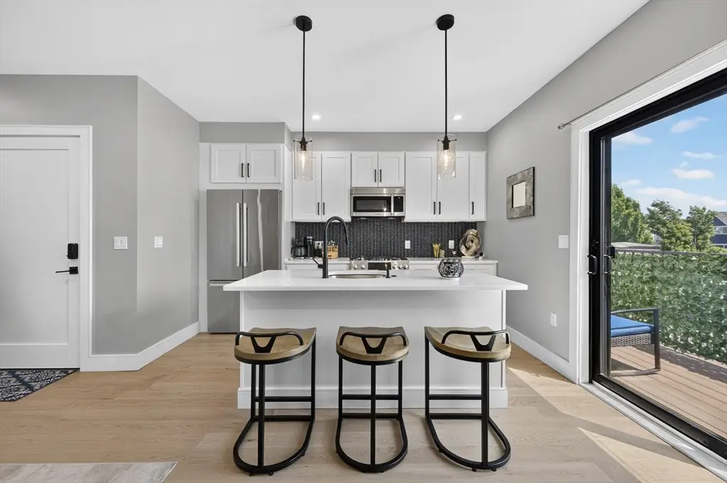 82 Moore St #5, Boston, MA 02128 - #1