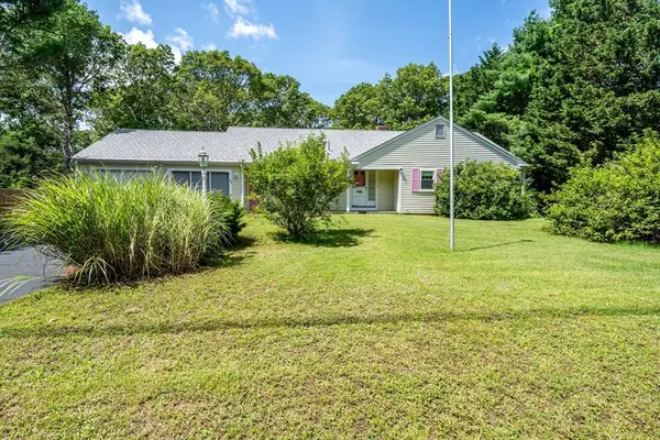 61 White Oak Trl, Barnstable, MA 02632