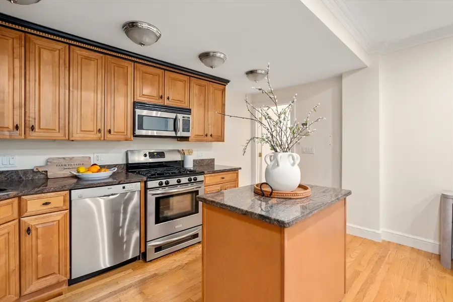 1724 Beacon St #1, Brookline, MA 02445 - #3