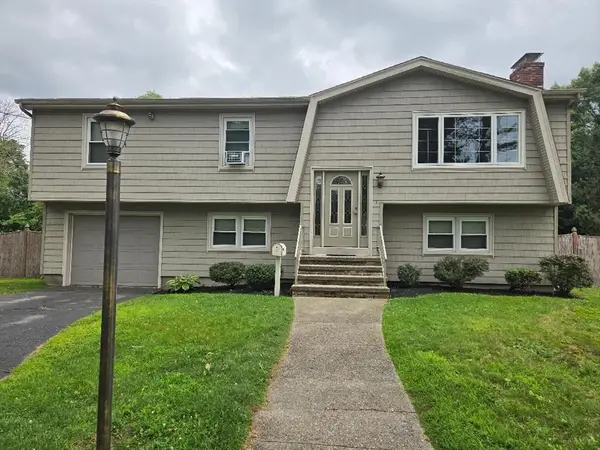 64 Woolley Ave, Somerset, MA 02726