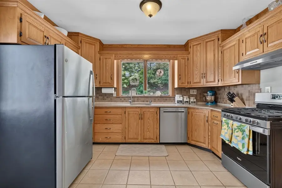 204 Parkview Ave, Lowell, MA 01852 - #2