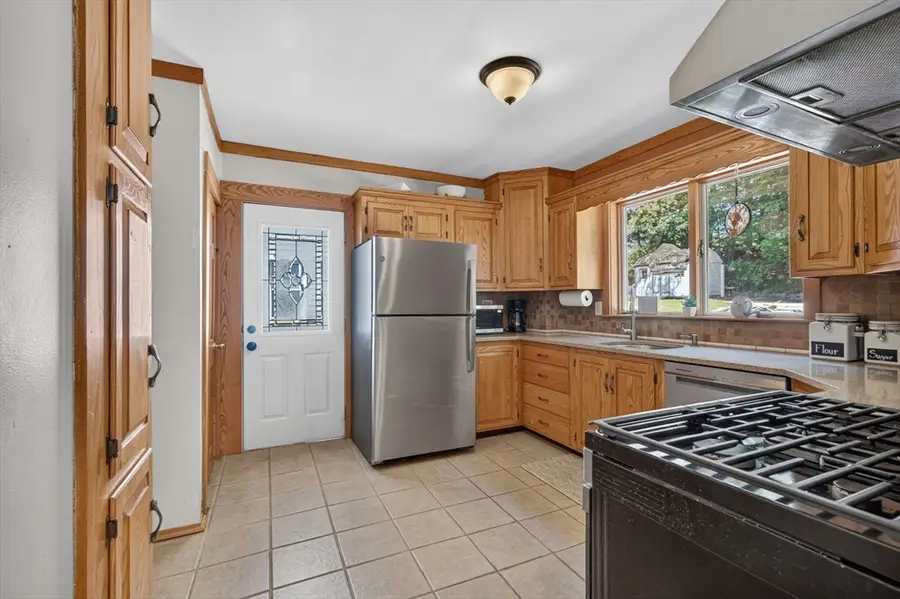 204 Parkview Ave, Lowell, MA 01852 - #3