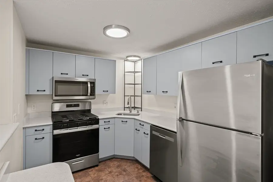 34 Newhall St #405, Lowell, MA 01852 - #3