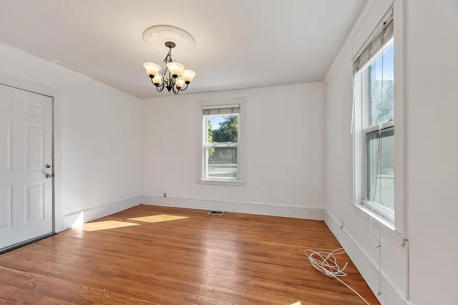 372 Cabot St #1, Beverly, MA 01915 - #3