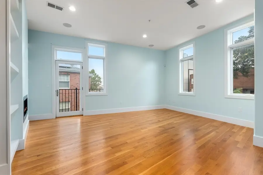 5 Mohawk St #2, Boston, MA 02127 - #2