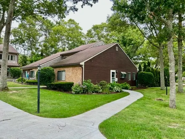 20 Roundhouse Rd #20, Bourne, MA 02532