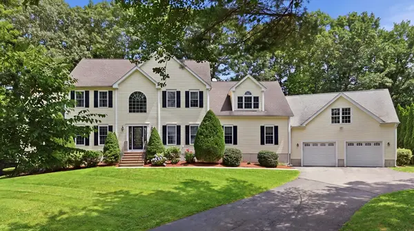8 Karen Ln, Milford, MA 01757
