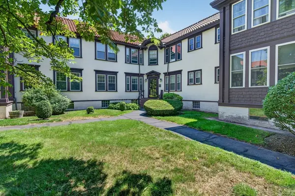 100-1/2 Main St #M, Andover, MA 01810