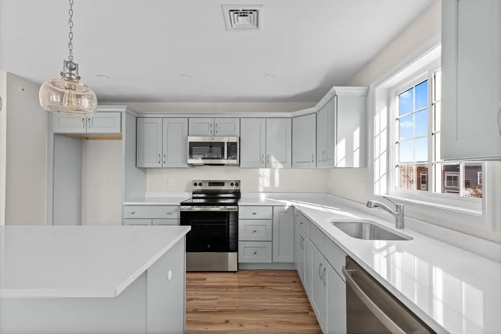 393 Court St #5, Plymouth, MA 02360 - #1