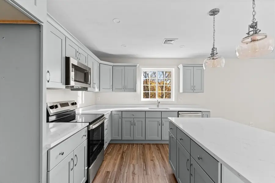 393 Court St #5, Plymouth, MA 02360 - #3
