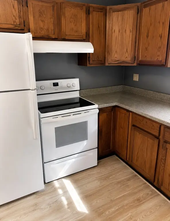 96 Brook St #96, Holyoke, MA 01040