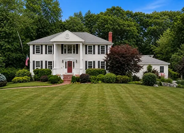 24 Crossbow Ln, North Andover, MA 01845