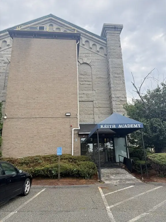 201 Thorndike St #2-27, Lowell, MA 01852