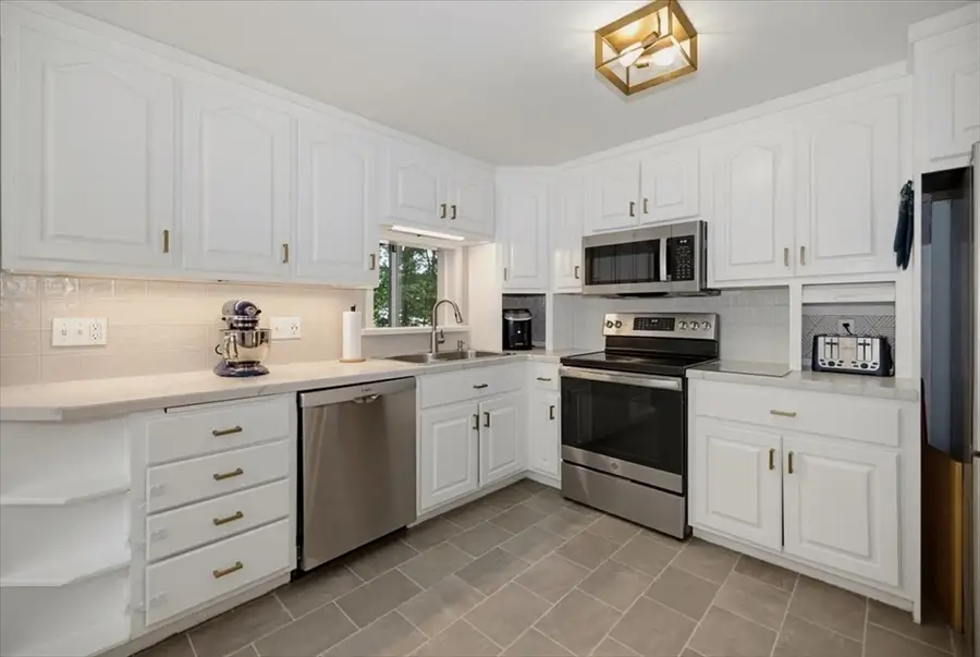 3 Bonnie Ln, Billerica, MA 01821 - #3